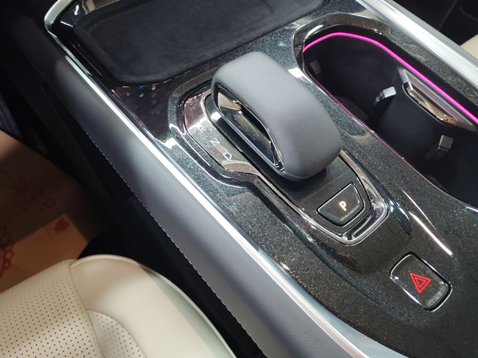 Zeekr 009 2024 GAC Trumpchi — снимка 16