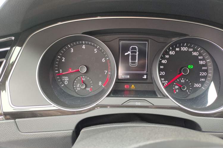 Used Volkswagen Magotan 2018 Facelift 330TSI DSG Luxury Model Odometer Close Up