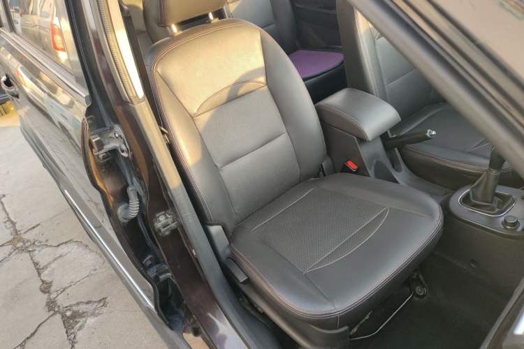 Used Dongfeng Fengon 370 2016 1.5L Manual Luxury Version SFG15-02 7 Seats
