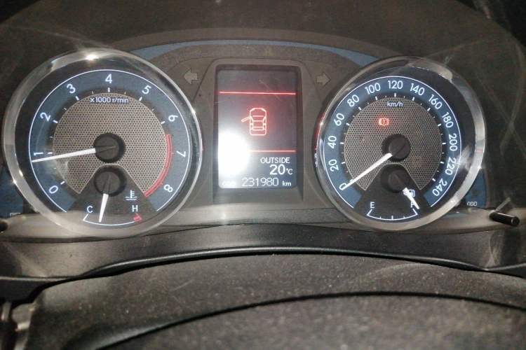 Used Toyota Corolla 2014 1.6L CVT GL-i Odometer Close Up