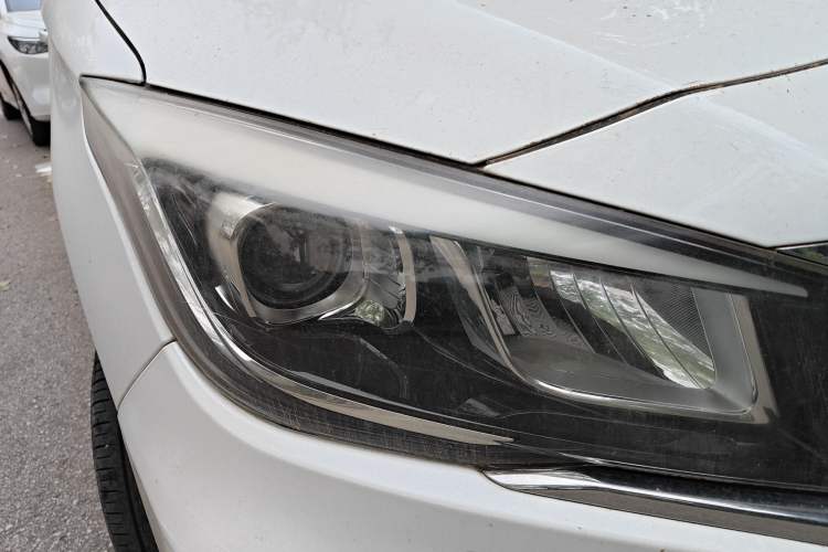 Used CHANGAN OSHAN A800 2017 1.6L Manual Comfort Model Right Front Headlight