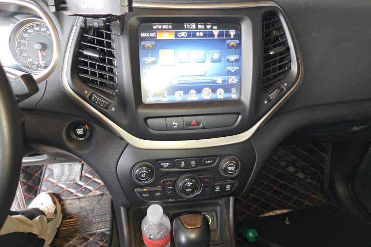 Used Jeep Cherokee 2017 2.4L Leading Smart Edition Audio And AC Panel