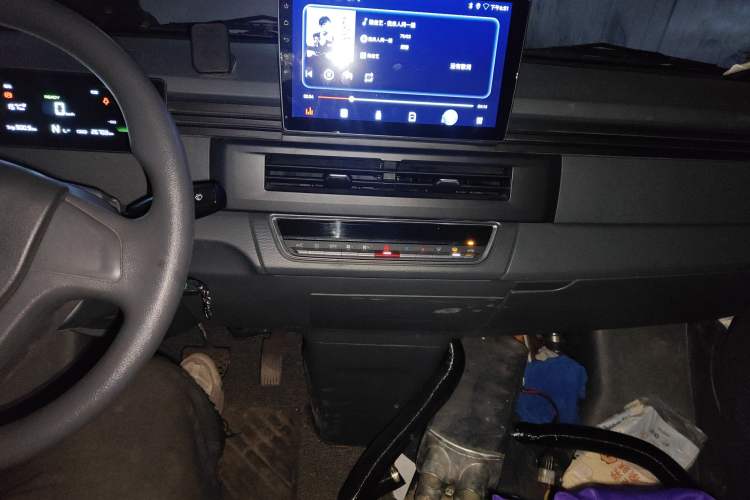 Used Farizon Xingxiang V 2024 Star Enjoy V6E Feature Edition Zhixin 46.08 kWh Audio And AC Panel