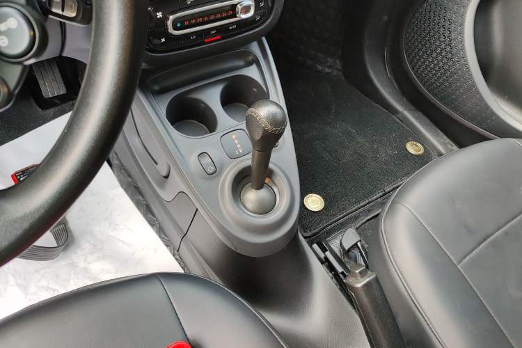 Used smart forfour 2016 1.0L 52 kW Dynamic Edition
