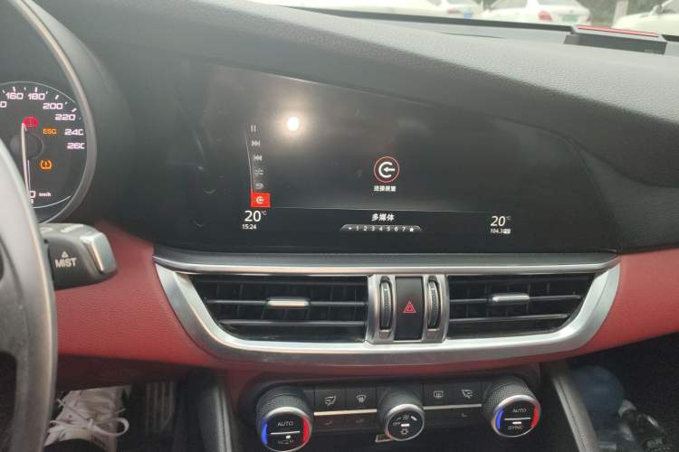 Used Alfa Romeo Giulia 2017 2.0T 280HP Luxury Edition Audio And AC Panel