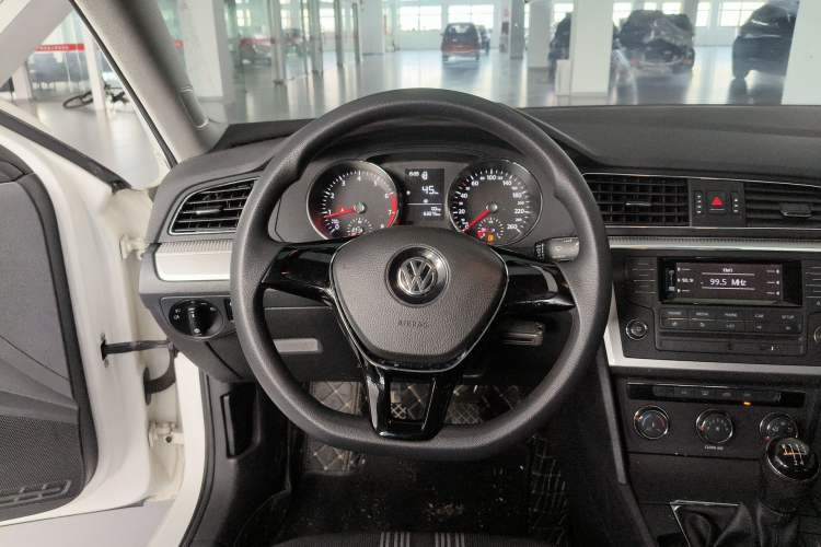 Used Volkswagen Lamando 2017 230TSI Manual Trend Edition
