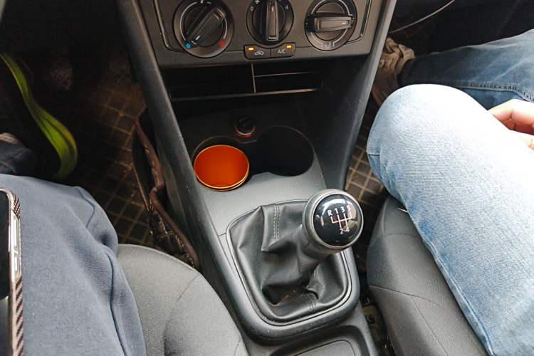 Used Volkswagen Polo 2014 1.4L Manual Fashion Edition Gear Lever