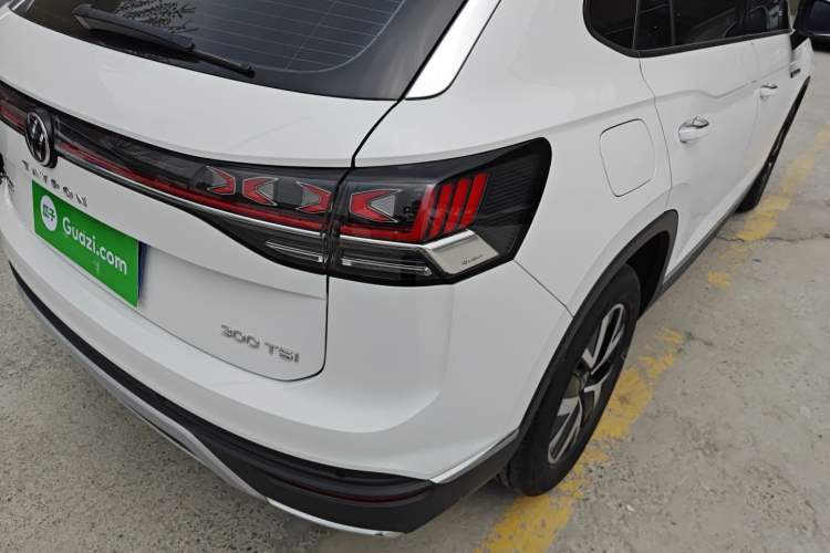 Used Volkswagen Tayron 2024 300TSI Two-Wheel-Drive Luxury Plus Advanced Version Right Rear Taillight