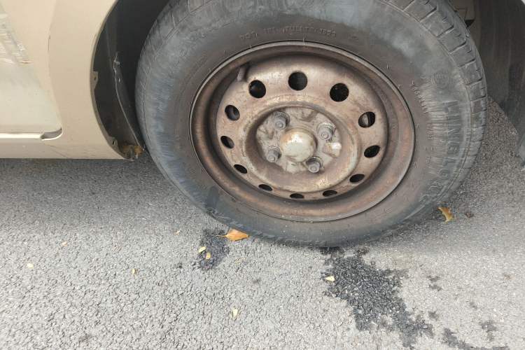 Used Wuling Rongguang V 2016 1.5L Practical Version Non-Power-Assisted Right Front Wheel Hub