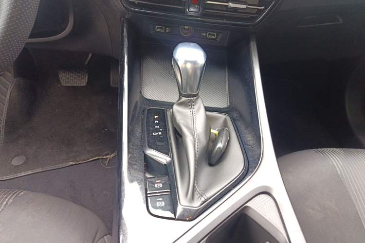 Used Roewe i5 2021 1.5L CVT Platinum Edition Gear Lever