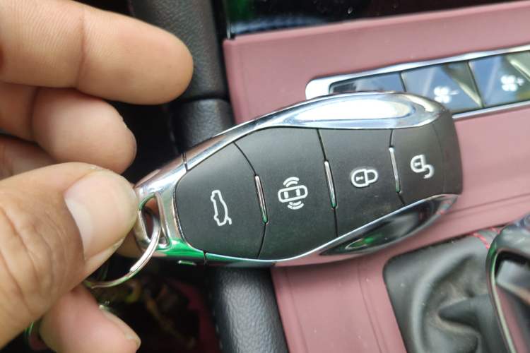 Used Hongqi H6 2023 2.0T Zhiyi Version
