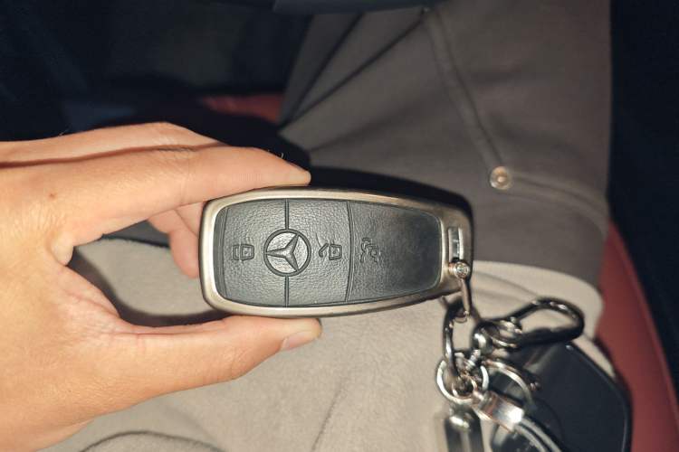 Used Mercedes-Benz Vito 2024 2.0T Elite Version 7 Seats Vehicle Key