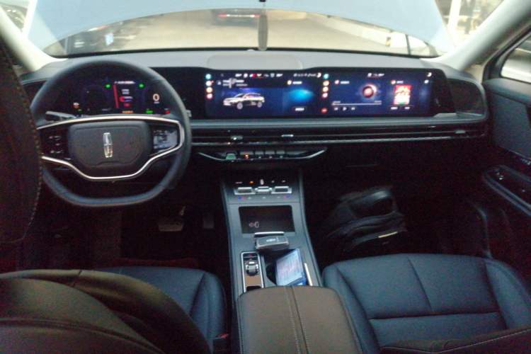 Used Lincoln Corsair 2024 1.5T Two-Wheel Drive Deluxe Hybrid Version Center Console