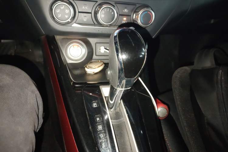 Used Nissan Lannia 2019 1.6L CVT Smart Connect Smart Cool Version China VI Standard Gear Lever