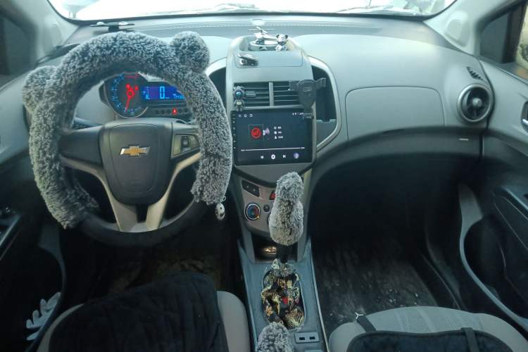 Used Chevrolet Aveo Sonic 2011 Sedan 1.4L Manual Transmission SE