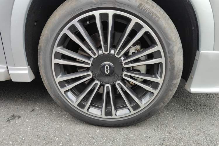 Used Hima AITO M7 2024 1.5T Rear-Drive Plus Version 5 Seats Right Front Wheel Hub