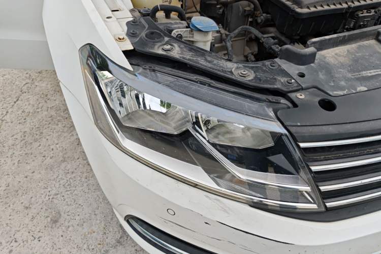 Used Volkswagen Lavida 2015 1.6L Automatic Comfort Edition Right Front Headlight