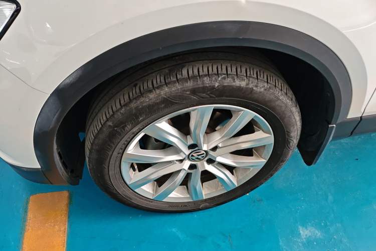 Used Volkswagen T-ROC 2020 230TSI DSG Two-Wheel Drive Advanced Version Left Front Wheel Hub