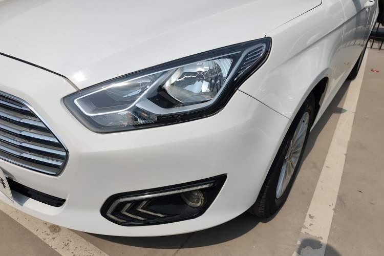 Used Ford Escort 2017 Revised Version 1.5L Automatic Comfort Edition Left Front Headlight