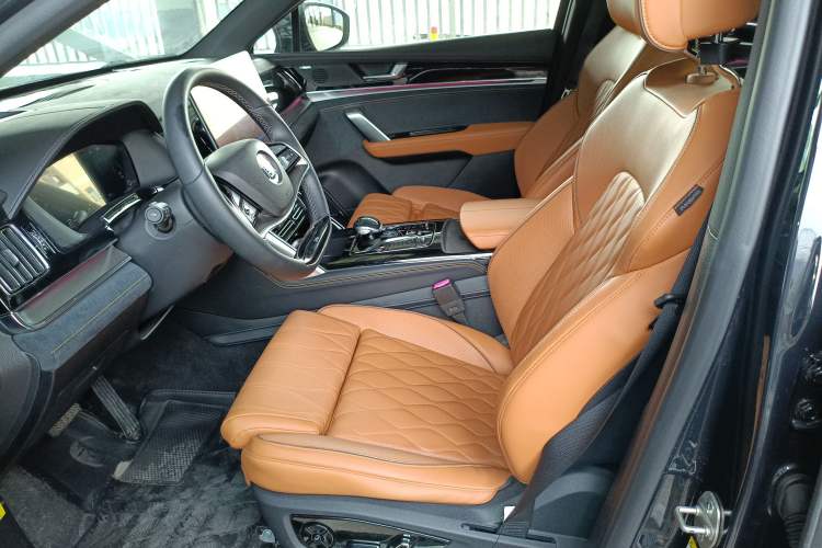 Used BYD Tang New Energy 2022 EV 730KM Luxury Model Left Front Seat