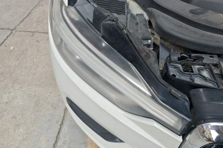 Used Volvo XC60 2019 T5 4x4 Smart Edition China V Standard Right Front Headlight