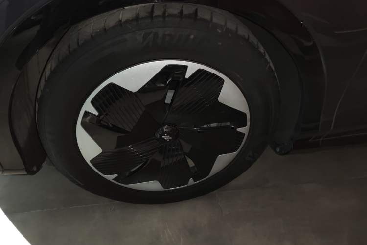 Used IM LS7 2023 100kWh Lux Rear-Drive Version
