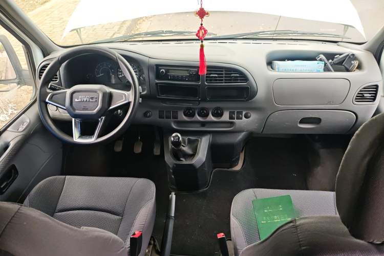 Used JMC Transit 2019 2.8T Commercial Version Long Wheelbase Mid-Roof 6-Seater Rear Single Tire China VI Emission Standard – JX493
