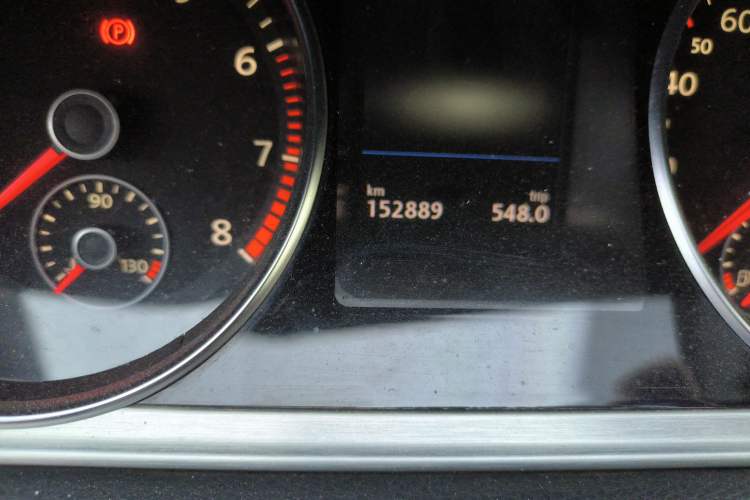 Used Volkswagen FAW-Volkswagen CC 2013 2.0 TSI Luxury Model Odometer Close Up