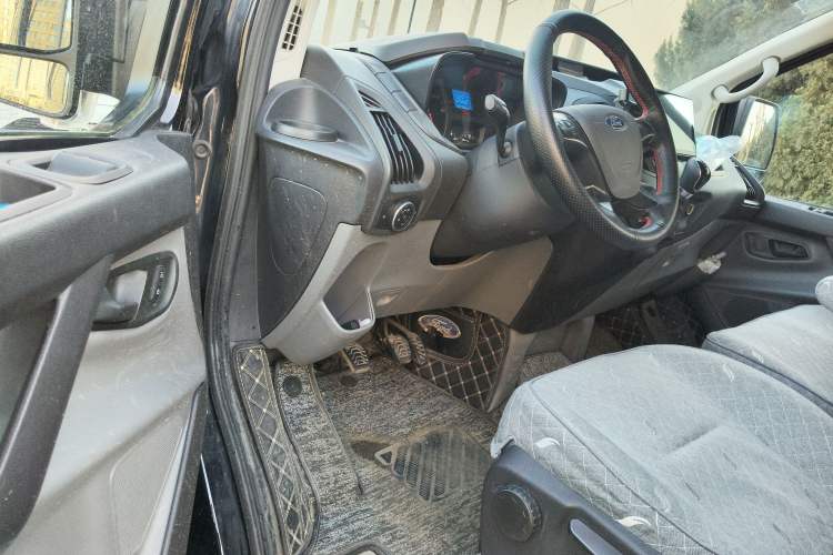 Used Ford Transit 2019 2.0T Diesel Multi-Purpose Commercial Vehicle Short Wheelbase Low Roof 6-Seater China VI Standard