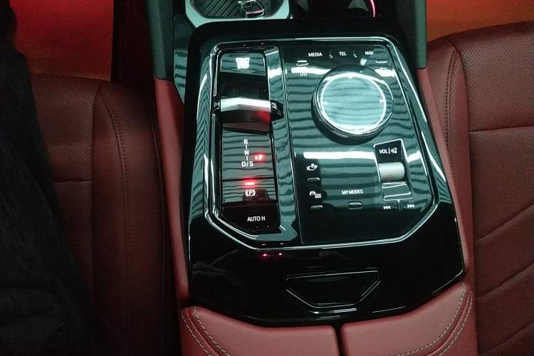 Used BMW 5 Series 2024 525Li Luxury Package Gear Lever