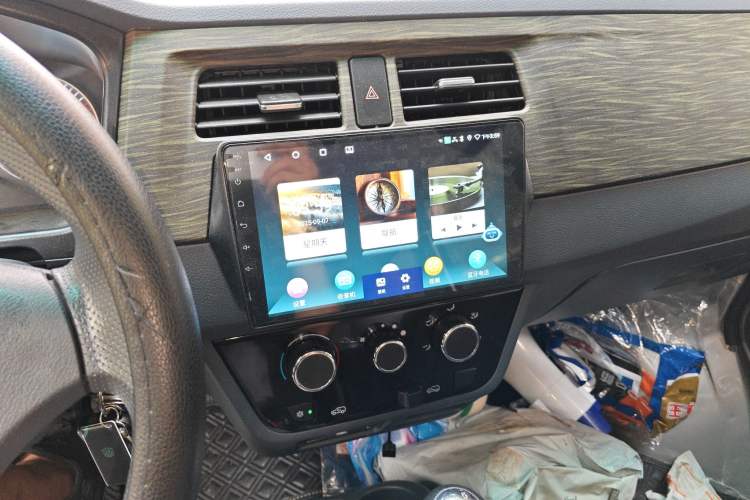 Used Jinbei Hiace X30 2023 1.5L Super-Comfortable Passenger Van 5/6/7-Seater Non-Air-Conditioned Version Model SWC15M
