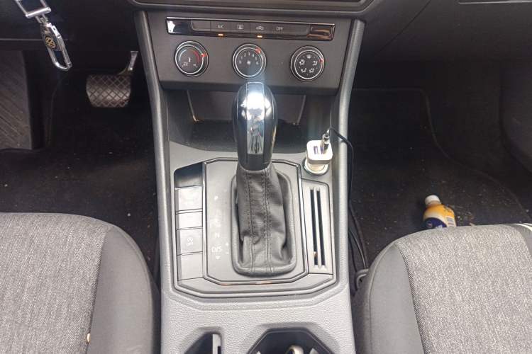 Used Volkswagen Lavida 2018 1.5L Automatic Fashion Edition China V Standard Gear Lever