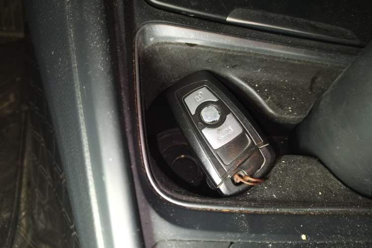 Used BMW 3 Series 2015 320i Active Edition
