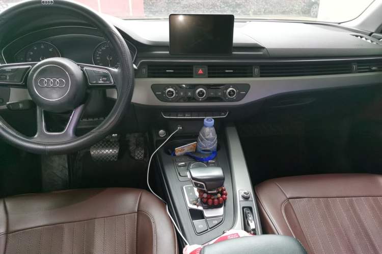 Used Audi A4L 2018 30th Anniversary Edition 30 TFSI Ambition Model Center Console