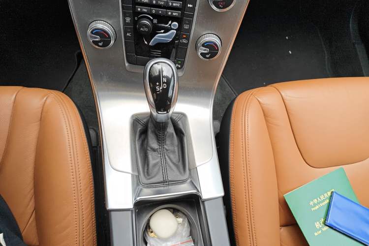 Used Volvo S60 2015 S60L 2.0T Zhiyuan Edition