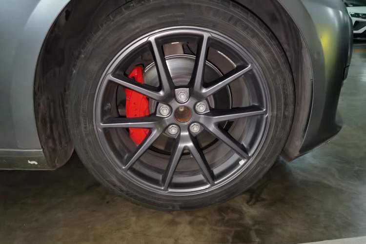 Used Tesla Model 3 2021 Standard Range Rear-Drive Upgraded Version Right Front Wheel Hub