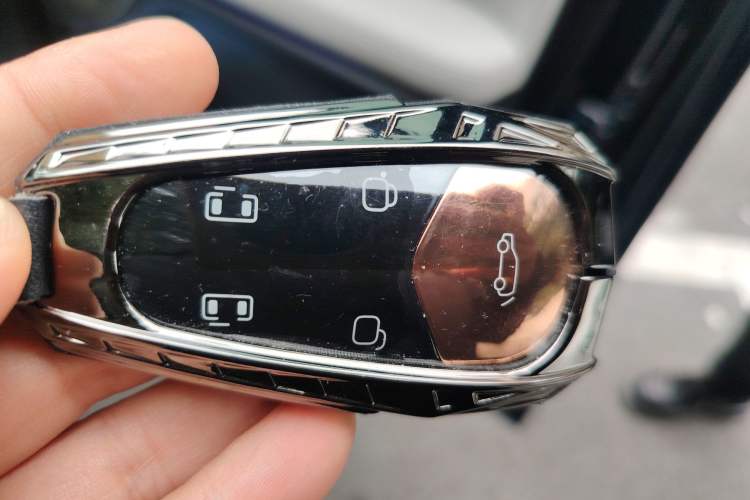 Used VOYAH Dream 2025 PHEV Four-Wheel-Drive Flagship Version – Qiankun Edition
