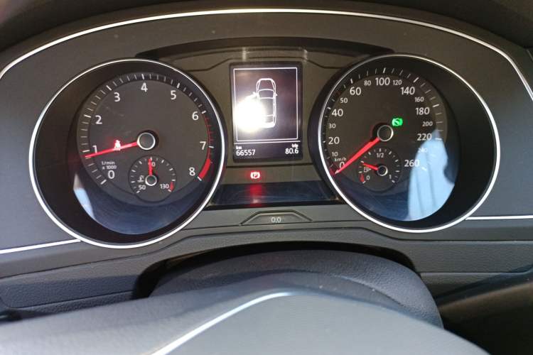 Used Volkswagen Magotan 2020 280TSI DSG Comfort Edition Odometer Close Up