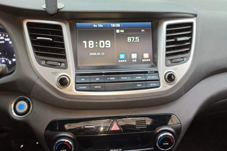 Used Hyundai Tucson 2015 1.6T Dual-Clutch Two-Wheel-Drive Smart Model Audio And AC Panel