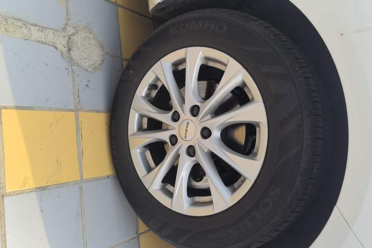 Used Roewe i5 2026 Model 1.5L Manual Comfort Version Left Front Wheel Hub