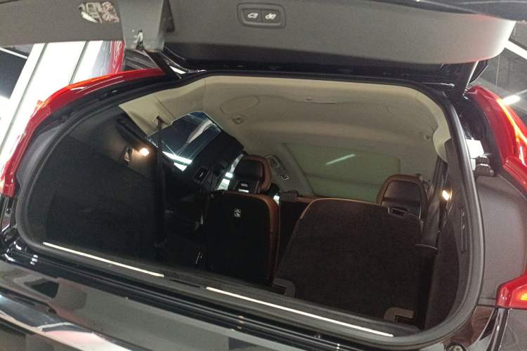 Used Volvo XC90 2018 T6 Prestige 7-Seater Trunk