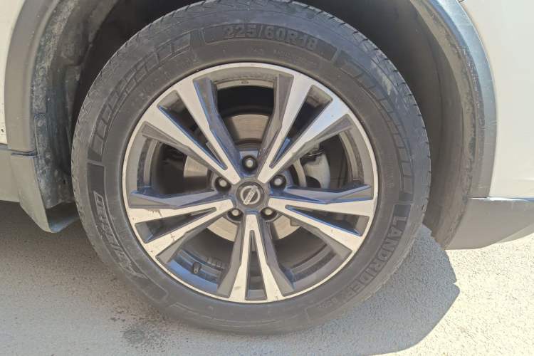 Used Nissan X-Trail 2017 2.5L CVT Leading Edition 4WD Right Front Wheel Hub