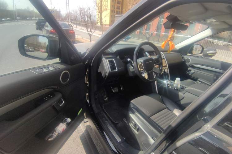 Used Land Rover Discovery 2024 360 PS Dynamic SE Driver Seat