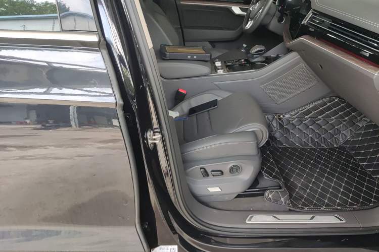 Used Volkswagen Touareg 2020 3.0 TSI Luxury Edition China VI