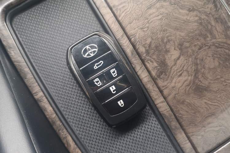 Used Toyota Vellfire 2023 Crown Dual-Engine 2.5L HV Ultimate Edition
