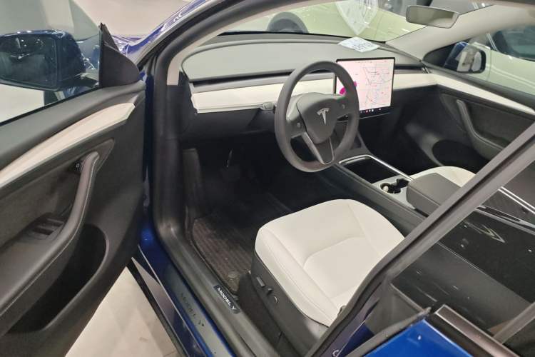 Used Tesla Model Y 2021 Long-Range All-Wheel-Drive Version