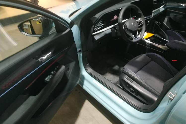 Used Volkswagen Passat 2025 Pro 380TSI Starry Dragon Luxury Edition
