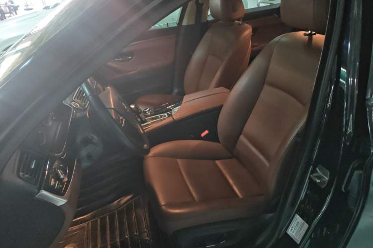 Used BMW 5 Series 2014 520Li Elegant Model
