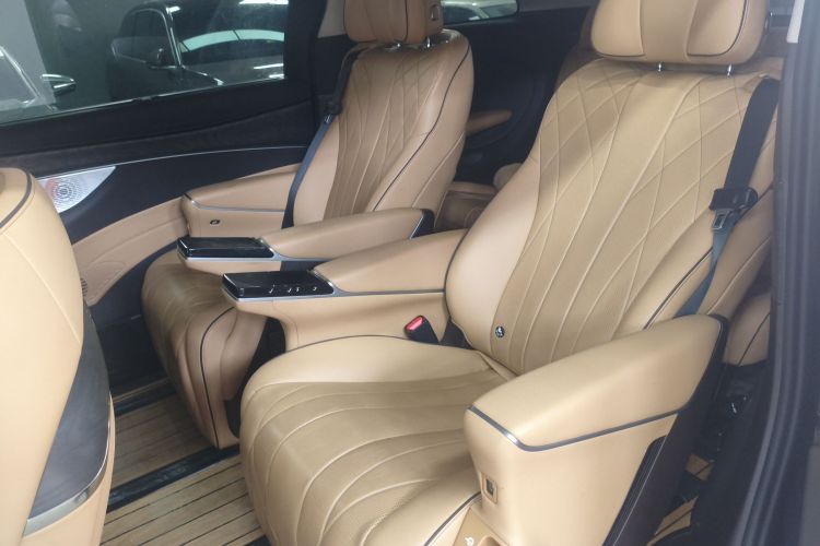 Used Denza D9 2024 DM-i 980 Four-Wheel Drive Prestige Model Left Rear Seat