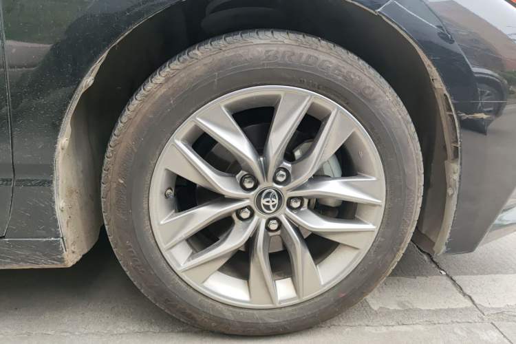 Used Toyota Avalon 2021 2.5L Luxury Edition Right Front Wheel Hub